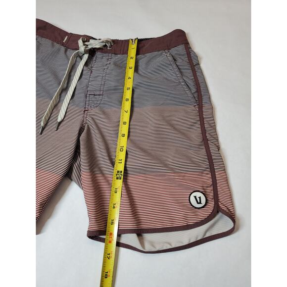 VUORI Mens Cruise Board Shorts 28 Striped Unlined Stretch Beach HYBRID - Picture 7 of 9